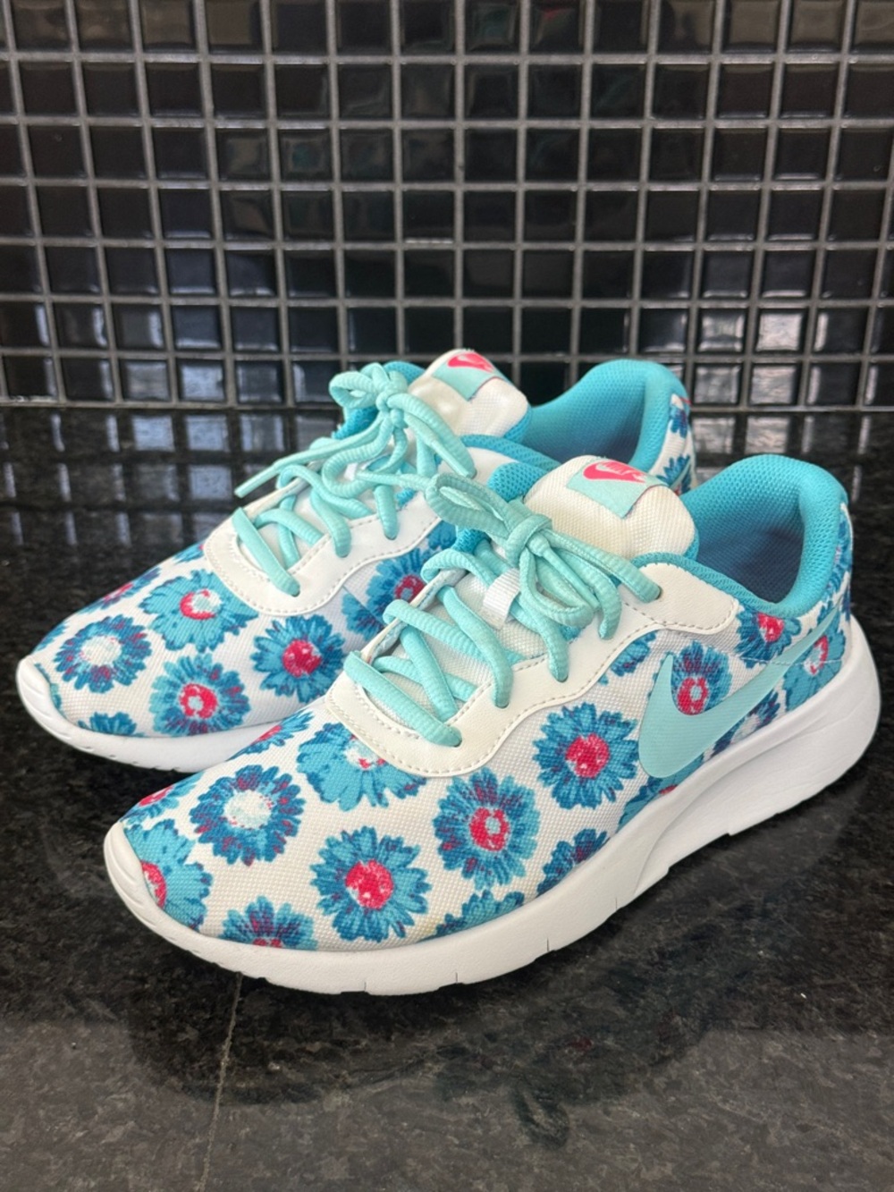 Nike Roshe One Print Sneakers